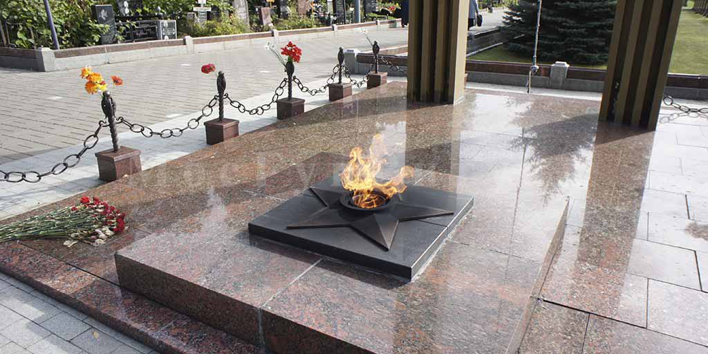 Преображенское кладбище - вечный огонь памяти красноармейцев